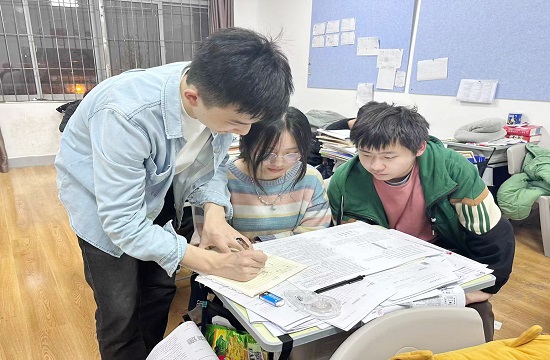 武汉前程高考培训学校